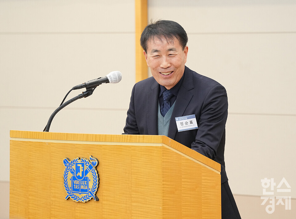 정순표 한국뉴미디어그룹 회장이 27일 오후 서울 관악구 서울대학교 호암교수회관에서 열린 제4기 ESG 전문가과정 수료식에서 축사를 하고 있다. /최대성 기자 dpdaesung@sporbiz.co.kr 2024.12.27.