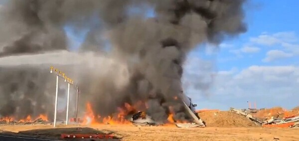 무안국제공항에서 발생한 제주항공 여객기 사고현장. / 연합뉴스