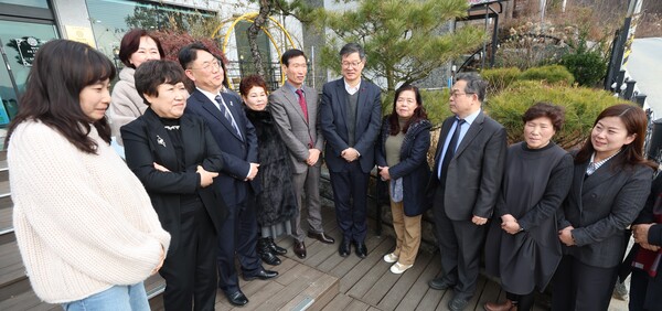 이기일 보건복지부 제1차관이 지역아동센터 종사자들을 대상으로 간담회를 개최하고 애로사항 등을 청취했다./보건복지부 제공