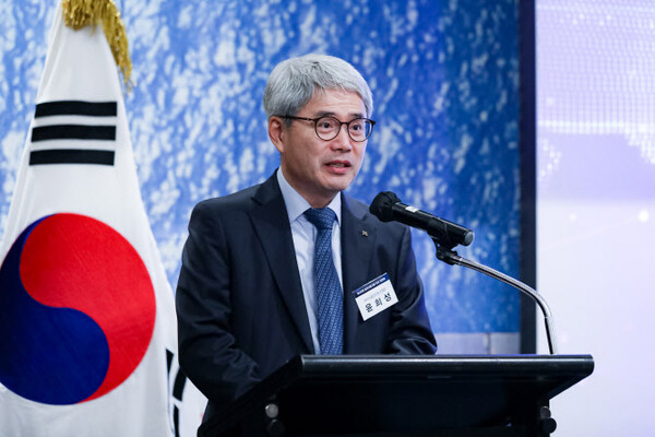 윤희성 한국수출입은행장이 2025년 대내외환경을 '시계 제로'라고 표현하며 이를 해결하기 위해 모든 역량을 집중하겠다고 강조했다. /중견기업연합회 제공