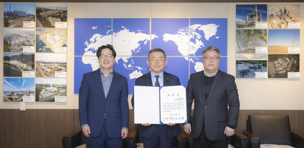 한국남부발전은 ‘공공기관 최초 사회적 약자기업 통합 플랫폼 구축’ 사례를 통해 적극행정 모범기관·부서 감사원장 표창을 수상했다고 6일 밝혔다. / 한국남부발전