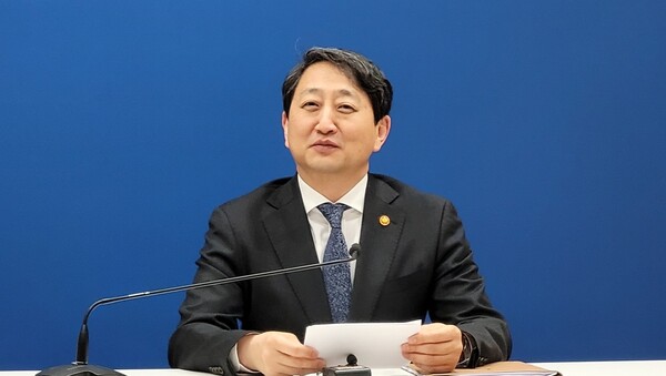 산업통상자원부는 안덕근 장관이 6일~9일(현지시간) 미국 조지아주, 워싱턴 D.C.를 방문해 미국 에너지부 장관, 미국무역대표부(USTR) 대표, 조지아 주지사 등을 만나 한미 간 산업‧에너지 통상협력 강화를 위한 면담을 진행했다고 10일 밝혔다. / 연합뉴스  