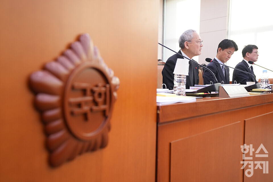 10일 오전 서울 여의도 국회에서 문화체육관광부 전체회의가 열리고 있다. 유인촌 문체부 장관이 의원 질의에 답변하고 있다. /최대성 기자 dpdaesung@sporbiz.co.kr 2025.01.10.