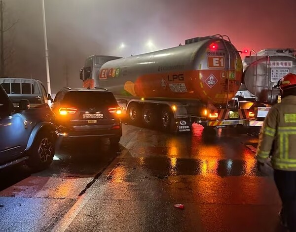 자유로에서 발생한 44대 연쇄 추돌 사고. /경기도북부소방재난본부 제공