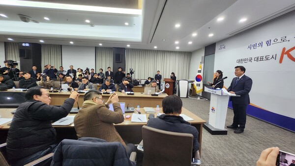 시흥시는 국가첨단 바이오 특화단지 유치, 경기도 시군종합평가 3년 연속 1위 달성, 그리고 전국기초단체장 공약이행평가에서 5년 연속 최우수 등급을 기록하는 등 어려운 상황 속에서도 성장을 이어갔다./ 김두일 기자