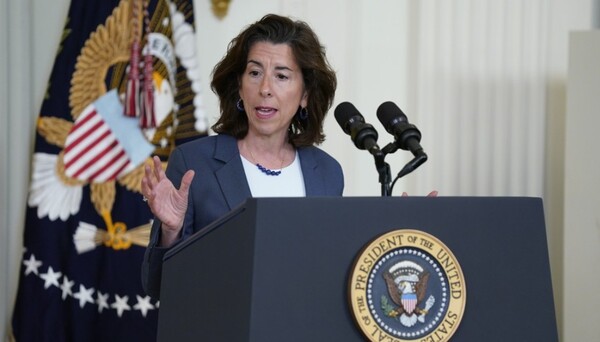 미국이 대중 AI 반도체 수출 규제 강화에 이어 중국과 러시아산 소프트웨어·하드웨어가 장착된 스마트카 판매를 금지하는 조치를 확정했다. / 사진=연합뉴스