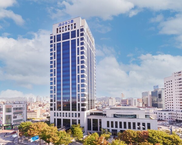 JB금융지주 본점 전경. /JB금융지주
