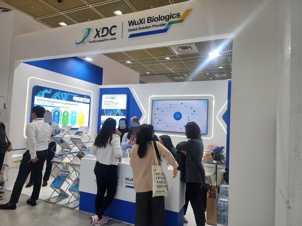 지난해 5월 개최된 바이오 코리아 2024에 참석한 우시바이오로직스의 부스 모습./이소영 기자