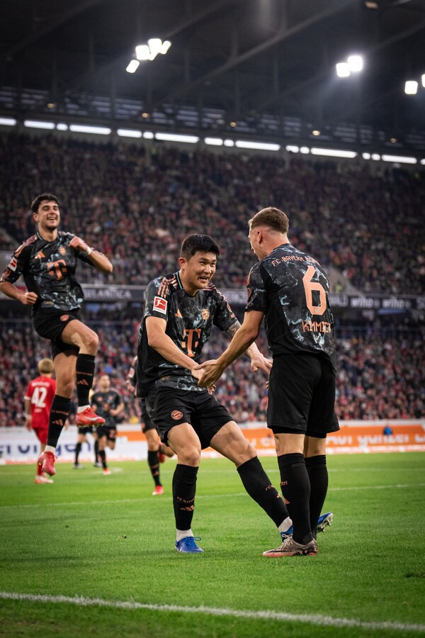 바이에른 뮌헨 김민재(가운데). /구단 페이스북