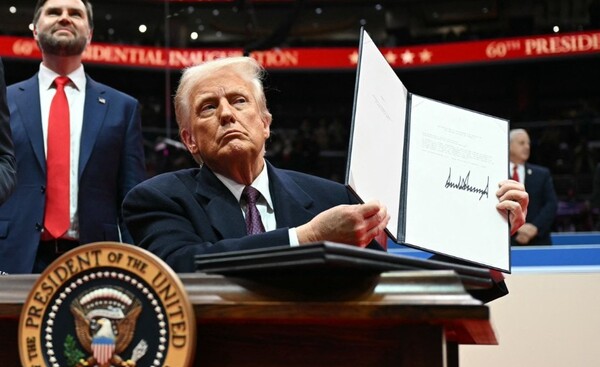 온실가스 배출 2위인 미국이 파리협정과 유엔기후변화협약 하의 모든 조약을 탈퇴하라고 지시하면서 '신기후체제'가 붕괴할 수 있다는 지적이 나왔다. / 사진=연합뉴스