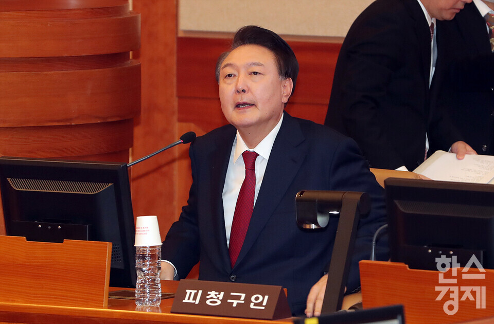 윤석열 대통령이 21일 오후 서울 종로구 헌법재판소에서 열린 탄핵심판 3차 변론에 참석하고 있다. /최대성 기자 dpdaesung@sporbiz.co.kr 2025.01.21.(사진공동취재단)