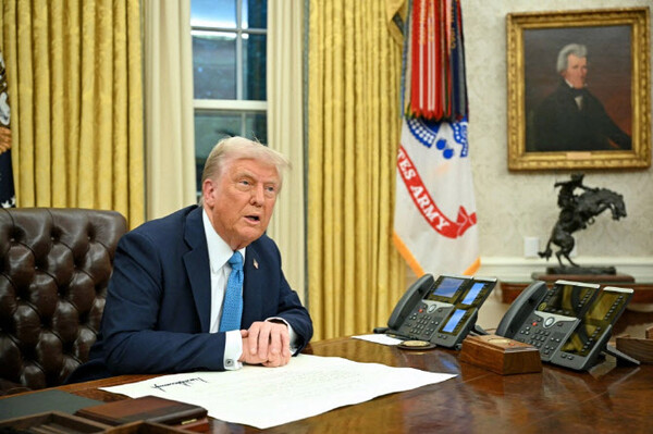 도널드 트럼프 미국 대통령이 2월 1일(현지시간) 캐나다와 멕시코, 중국에 대한 대규모 관세 부과를 발표함에 따라 글로벌 무역전쟁 우려가 고조되고 있다. 아울러 미국 경제와 소비자들에게도 상당한 영향을 미칠 것으로 전망된다. / 연합뉴스