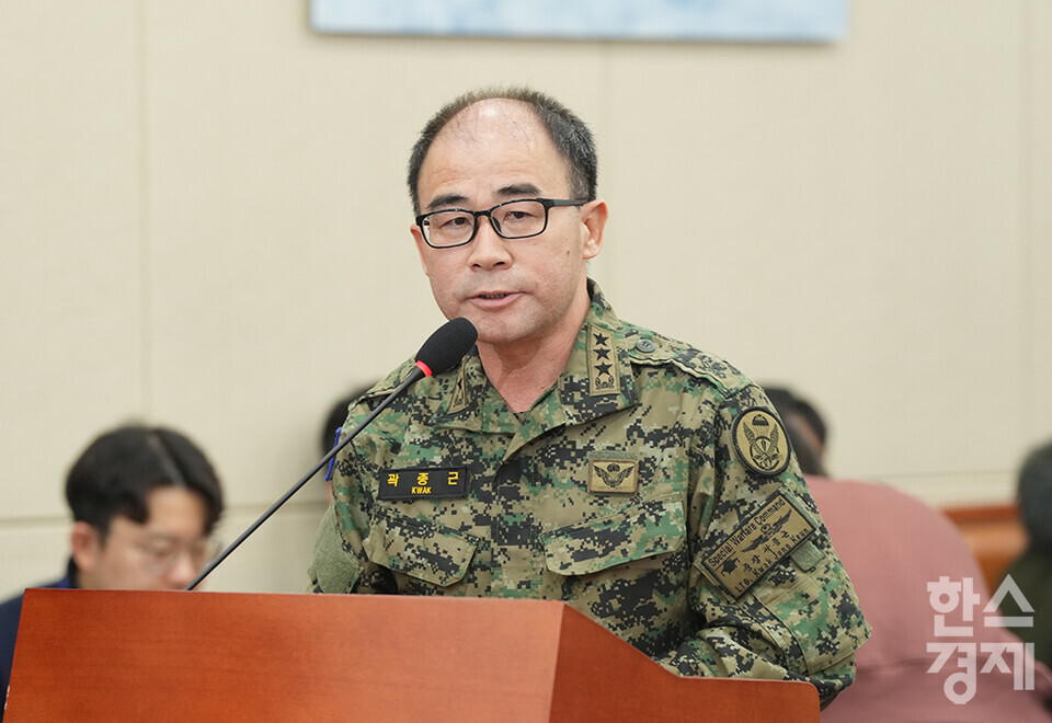 4일 오전 서울 여의도 국회에서 '윤석열 정부의 비상계엄 선포를 통한 내란 혐의 진상규명 국정조사 특별위원회' 2차 청문회가 열리고 있다. 이날 출석한 곽종근 전 특수전사령관이 의원 질의에 답변하고 있다. /최대성 기자 dpdaesung@sporbiz.co.kr 2025.02.04.