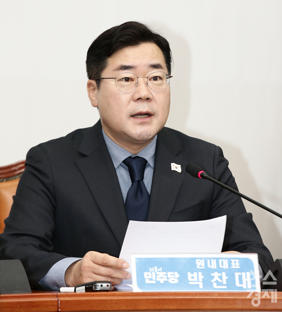 박찬대 더불어민주당 원내대표가 5일 오전 서울 여의도 국회에서 열린 최고위원회의에서 발언을 하고 있다. /최대성 기자 dpdaesung@sporbiz.co.kr 2025.02.05.