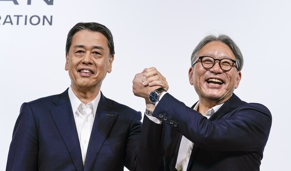 우치다 마코토 닛산자동차 사장(왼쪽)과 미베 도시히로 혼다자동차 사장./연합뉴스