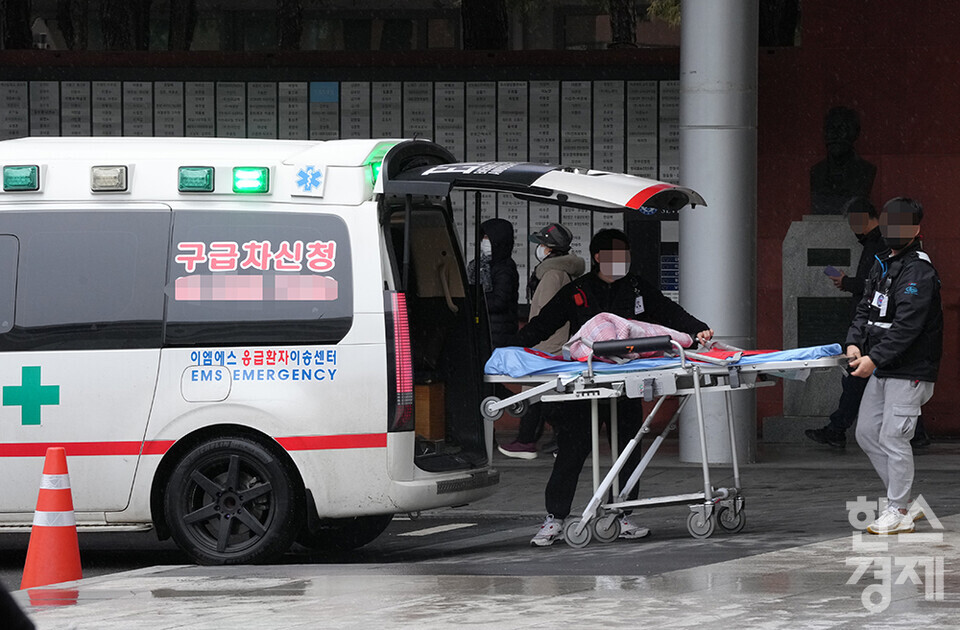 서울 세브란스병원에 도착한 구급차. /최대성 기자 dpdaesung@sporbiz.co.kr 2024.02.22.