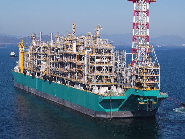 부유식 액화천연가스 생산설비인 FLNG / 삼성중공업 제공