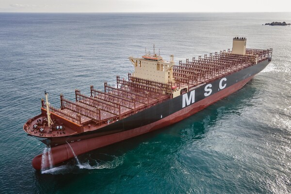 HD한국조선해양이 지난 2024년 건조해 인도한 초대형 LNG 이중연료추진 컨테이너 운반선의 시운전 모습 / HD한국조선해양 제공