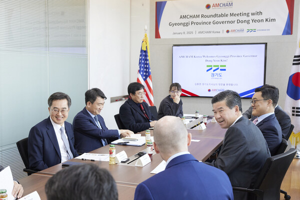 김동연 지사는 1월 8일 주한미국상공회의소(AMCHAM)와 주한유럽상공회의소(ECCK)를 잇달아 방문해 한국에서의 적극적 기업활동과 투자를 요청했다./ 경기도 제공