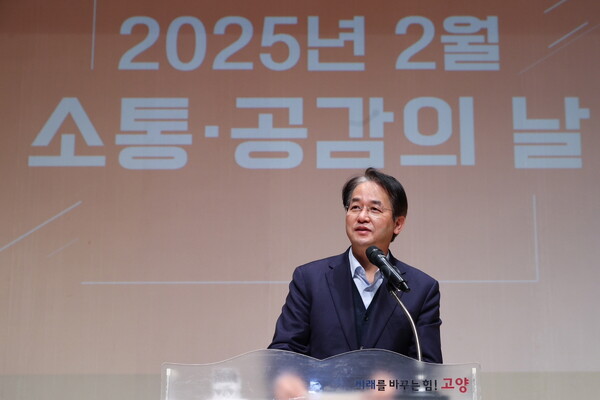 이동환 고양특례시장은 인사말을 통해 고양시의 스마트 기술 활용 사례를 공유하며, 스마트 수도계량기 원격 관리와 같은 혁신적인 기술 도입을 통한 시의 발전을 강조했다./ 고양특례시 제공