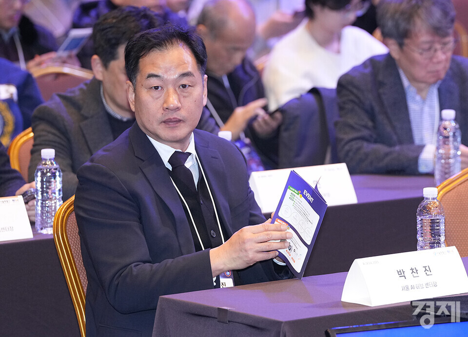 박찬진 서울 AI 허브 센터장이 11일 서울 강남구 코엑스 그랜드볼룸에서 열린 'AI Seoul 2025' 콘퍼런스에 참석하고 있다. /최대성 기자 dpdaesung@sporbiz.co.kr 2025.02.11.