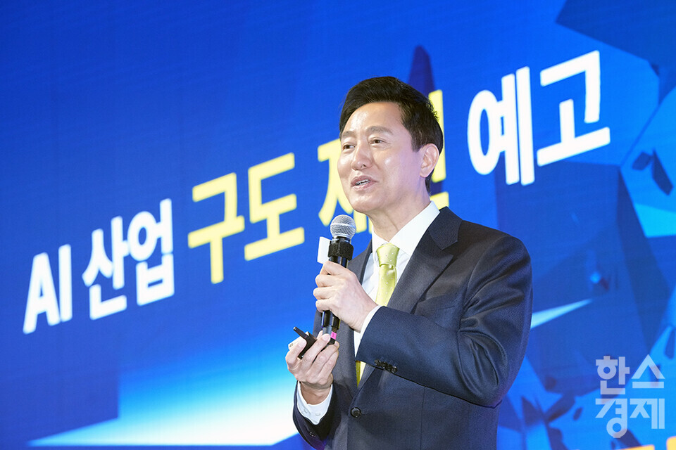 오세훈 서울시장이 11일 서울 강남구 코엑스 그랜드볼룸에서 열린 'AI Seoul 2025' 콘퍼런스에서 AI 비전 발표를 하고 있다. /최대성 기자 dpdaesung@sporbiz.co.kr 2025.02.11.