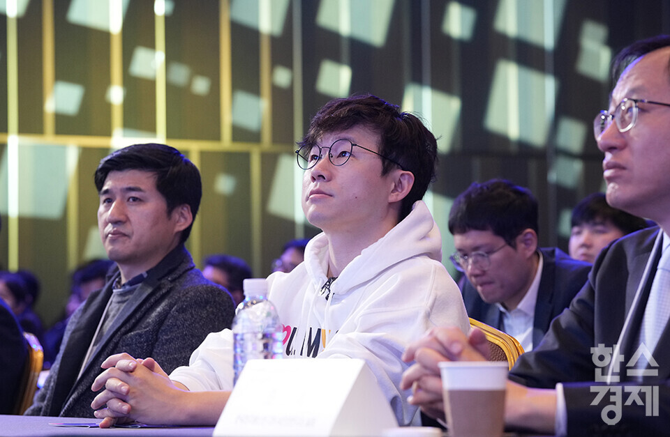 경제 유튜버 슈카(본명 전석재·46)가 11일 서울 강남구 코엑스 그랜드볼룸에서 열린 'AI Seoul 2025' 콘퍼런스에 참석하고 있다. /최대성 기자 dpdaesung@sporbiz.co.kr 2025.02.11.