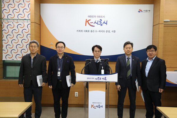 시흥시(시장 임병택)는 11일 언론브리핑을 통해  2025년을 맞아 시민들과 언론인들에게 올해 경제 정책에 대한 계획을 밝혔다./ 시흥시 제공