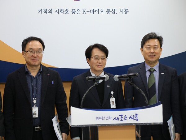 정호기 경제국장은 시흥화폐 시루의 10% 특별할인을 통해 소상공인 매출 확대를 지원하고, '흥해라 흥세일'과 같은 판촉 행사를 통해 상권 활성화를 도울 것이라고 밝혔다./ 시흥시 제공