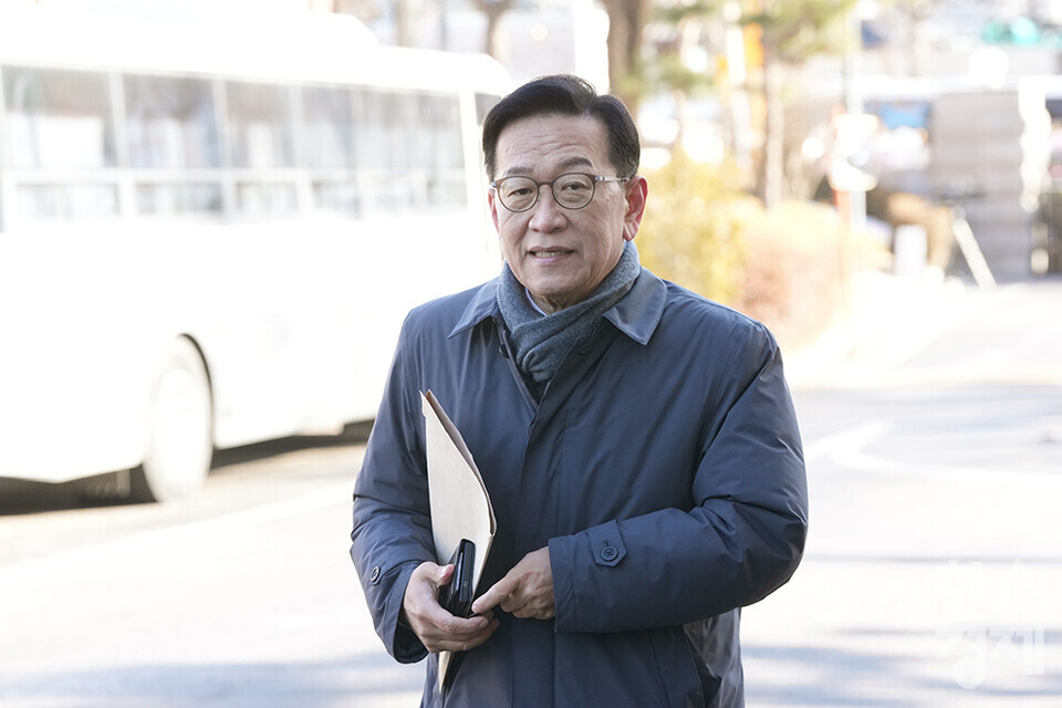 윤석열 대통령 측인 석동현 변호사가 13일 서울 종로구 헌법재판소에서 열리는 탄핵심판 8차 변론을 위해 출석하고 있다. /최대성 기자 dpdaesung@sporbiz.co.kr 2025.02.13.(사진공동취재단)