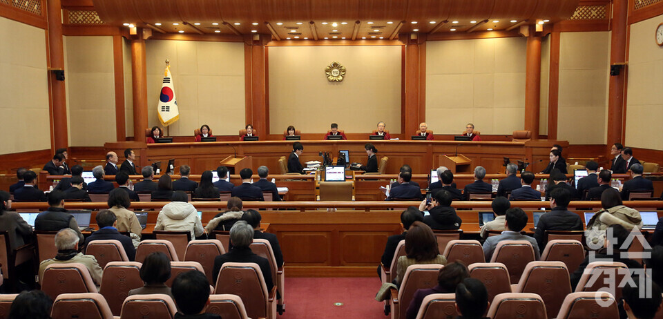 윤석열 대통령이 13일 서울 종로구 헌법재판소에서 열리는 탄핵심판 8차 변론에 출석하고 있다. /최대성 기자 dpdaesung@sporbiz.co.kr 2025.02.13.(사진공동취재단)