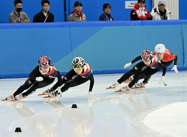 한국 쇼트트랙 대표팀의 최민정(맨 왼쪽). /대한체육회 제공