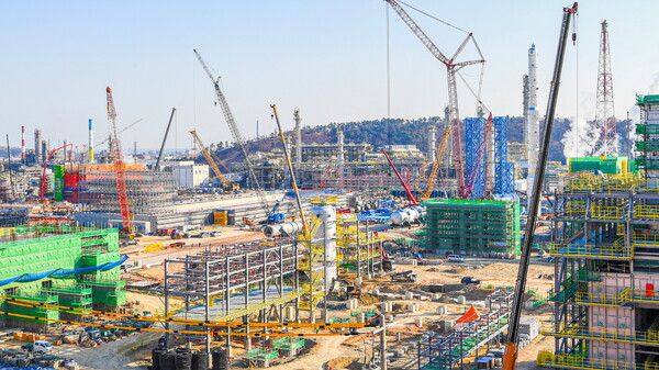 17일 에쓰오일에 따르면 샤힌 프로젝트의 설계·조달·시공(EPC) 공사의 공정 진행률은 최근 55%를 돌파했다. / 에쓰오일