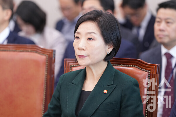 오영주 중소벤처기업부 장관이 19일 서울 여의도 국회에서 열린 산업통상자원중소벤처기업위원회 전체회의에 출석하고 있다. /최대성 기자 dpdaesung@sporbiz.co.kr 2025.02.19.