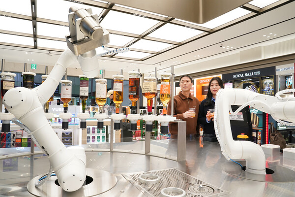 로봇바텐더 / 롯데면세점 제공