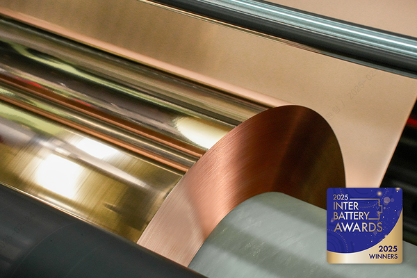 롯데에너지머티리얼즈(대표이사 김연섭)는 코엑스에서 열린 ‘2025 인터배터리 어워즈’ 소재, 부품 분야에서 ‘하이엔드 하이브리드 동박(High-End Hybrid Elecfoil)’이 수상했다고 24일 밝혔다. / 롯데에너지머티리얼즈