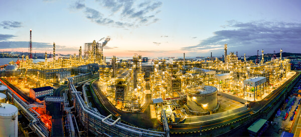 에쓰오일은 한국능률협회컨설팅(KMAC) 주관 ‘2025 한국에서 가장 존경받는 기업’에서 7년 연속 All Star 30(30대 최우수기업) 및 9년 연속 정유산업부문 1위에 선정됐다고 25일 밝혔다. / 에쓰오일