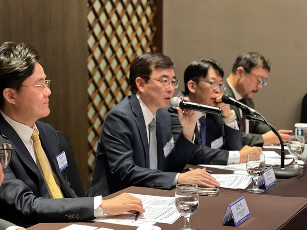 조영철 KISIA 회장이 25일 열린 제29차 정기총회·간담회에서 올해 협회의 새로운 비전과 중점 사업애 대해 발표하고 있다./KISIA