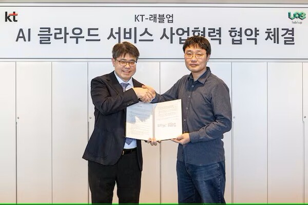 KT는 인공지능(AI) 스타트업 래블업과 협력해 그래픽처리장치(GPU) 구독 서비스 'GPUaaS' 사업을 추진한다고 27일 밝혔다. / KT