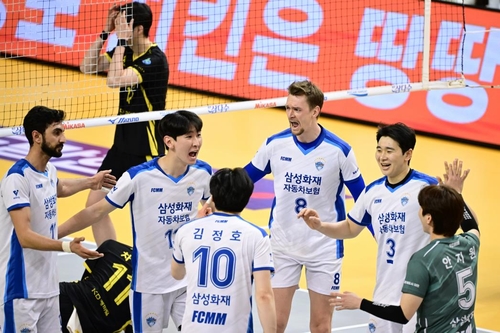 삼성화재 선수들이 환호하고 있다. /한국배구연맹 제공