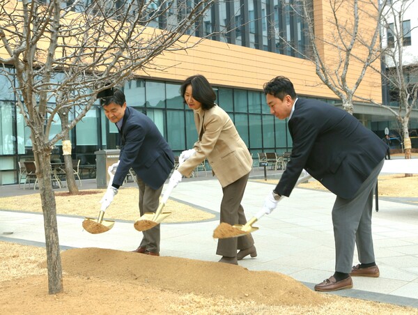 삼성바이오에피스가 창립 13주년을 맞아 식수 행사를 진행했다./삼성바이오에피스 제공