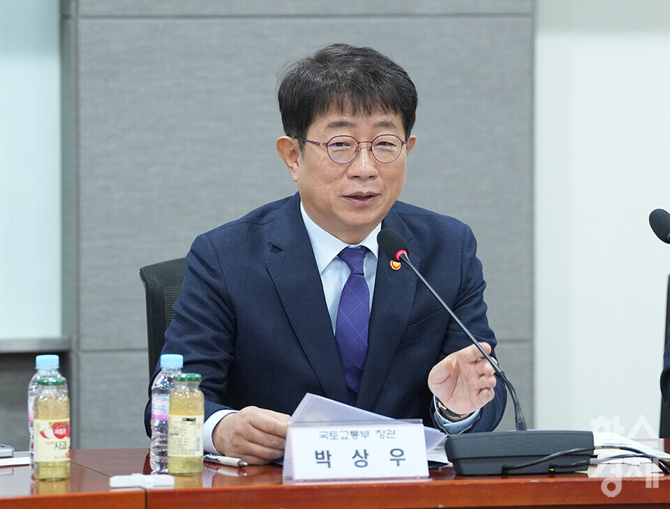 박상우 국토교통부 장관이 17일 오전 서울 여의도 국회에서 열린 신유형 장기임대주택 도입 필요성과 추진방향 토론회에 참석해 축사하고 있다. /최대성 기자 dpdaesung@sporbiz.co.kr 2025.02.17.