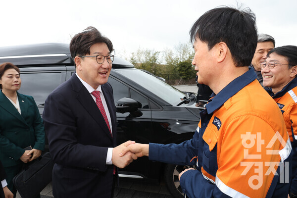 철강 산업 위기 극복을 위한 현장 간담회에 나선 국민의힘 권성동 원내대표가 5일 경북 포항시 포스코 제철을 방문했다. 사진=연합뉴스