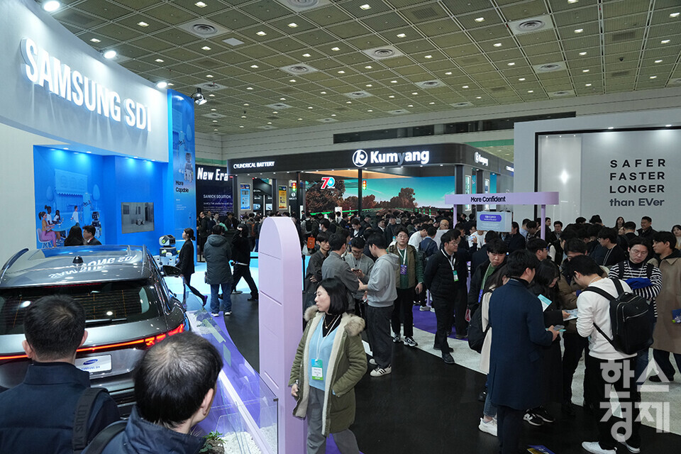 5일 서울 강남구 코엑스에서 국내 최대 배터리 전시회인 '인터배터리 2025'가 열리고 있다.  688개 기업이 참여한 이번 행사는 오는 7일까지 3일간 진행된다. /최대성 기자 dpdaesung@sporbiz.co.kr 2025.03.05.