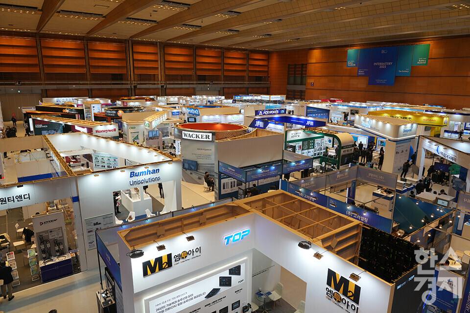 5일 서울 강남구 코엑스에서 국내 최대 배터리 전시회인 '인터배터리 2025'가 열리고 있다.  688개 기업이 참여한 이번 행사는 오는 7일까지 3일간 진행된다. /최대성 기자 dpdaesung@sporbiz.co.kr 2025.03.05.