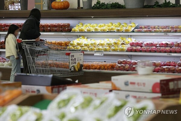 통계청이 6일 발표한 '2025년 2월 소비자물가동향'에 따르면 지난달 소비자물가 지수는 116.08(2020년=100)로 지난해 2월보다 2.0% 상승했다. /연합뉴스