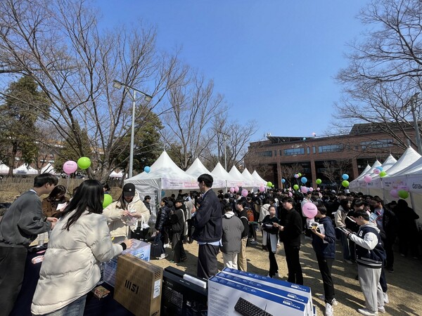 커넥트웨이브 가격비교 사이트 다나와가 ‘2025 인텔&다나와 아카데미 페스티벌’을 개최한다./커넥트웨이브