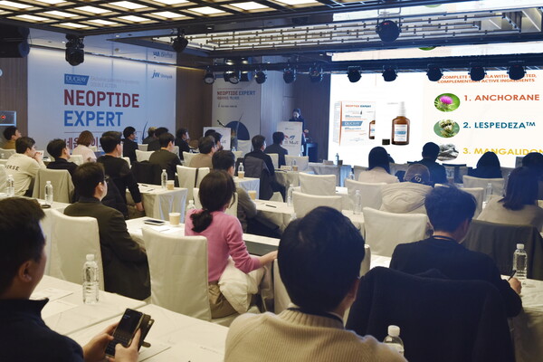 JW신약은 모발 케어 화장품 ‘듀크레이 네옵타이드 엑스퍼트(DUCRAY NEOPTIDE EXPERT)’ 국내 출시 1주년을 맞아 ‘모두모아(毛頭More) 심포지엄’을 개최했다. /JW신약 제공