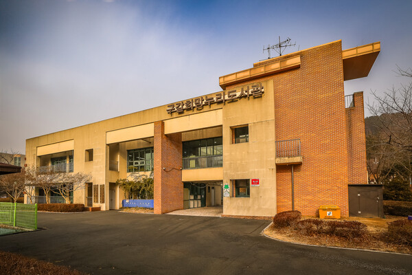 기흥구 구갈희망누리 도서관. 용인은 지난해 6년 연속으로 경기도 내 도서대출 1위 도시로 선정되었으며, 2위 도시와 비교해 도서대출 권수가 36% 가량 높은 성과를 거두었다./ 용인특례시 제공