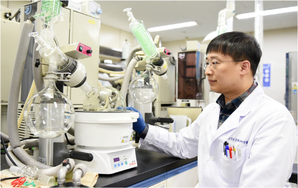 경기도경제과학진흥원(경과원)과 한국과학기술연구원(KIST) 공동 연구팀은 알츠하이머 치매 개선에 효과적인 천연물 기반 금 나노 입자 소재를 발견했다./ 경과원 제공